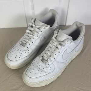 Nike women’s Air Force one basketball sneaker shoes size 9.5 white